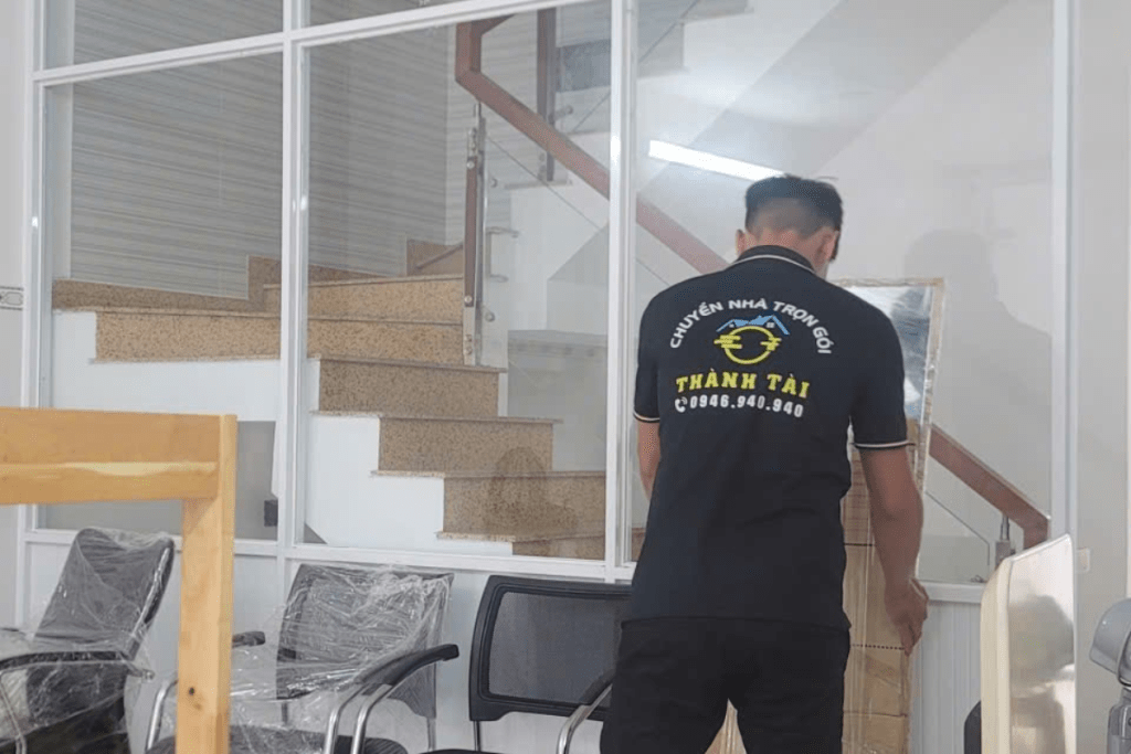 tháo dỡ vách ngăn khi chuyển nhà